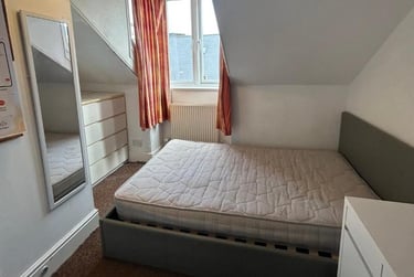 6 bed house, North Road East, North Hill, Plymouth, PL46AN - Image 2
